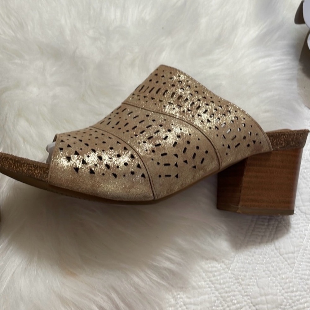 Söfft gold leather sandals